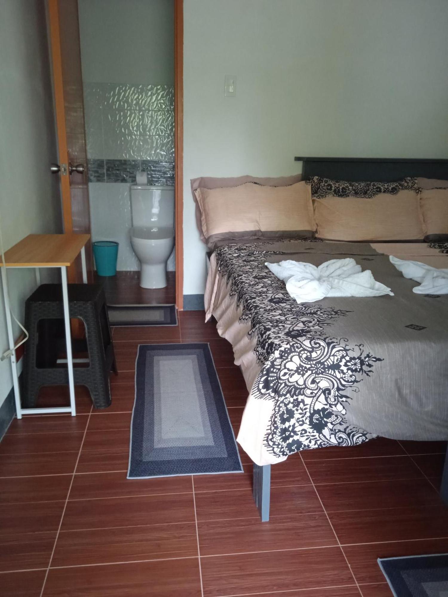 Bed and Breakfast Sarah'S Garden Bnb & Spa Clarin  Zimmer foto