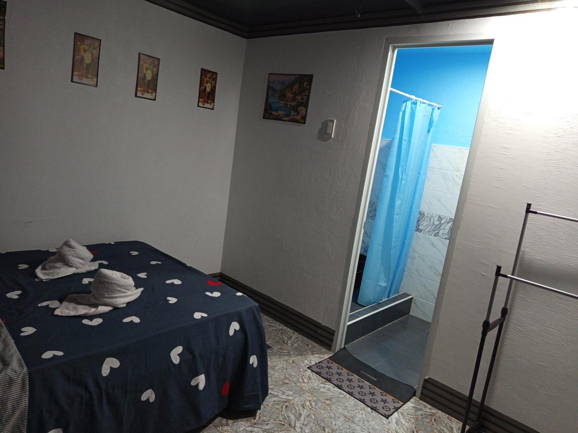 Bed and Breakfast Sarah'S Garden Bnb & Spa Clarin  Exterior foto